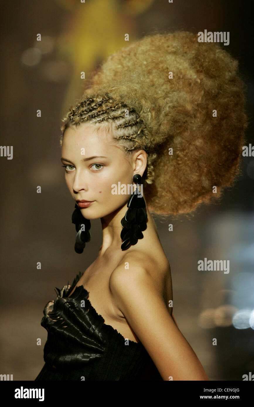 John Paul Gaultier Paris Haute Couture Spring Summer British model Erin  O'Connmodelling big afro and side slit backless top Stock Photo - Alamy