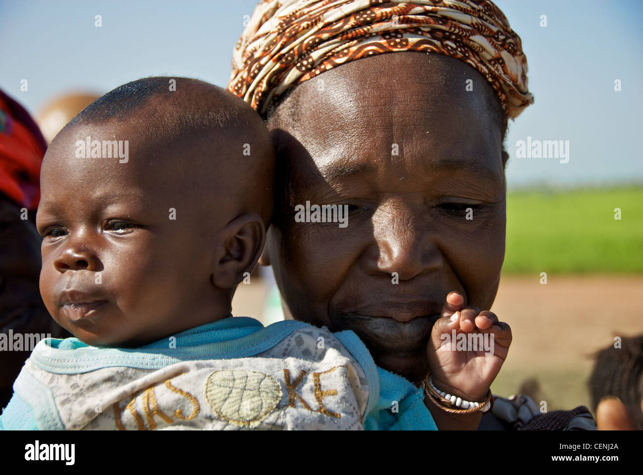 An african woman with her child in Mali Stock Photo - Alamy