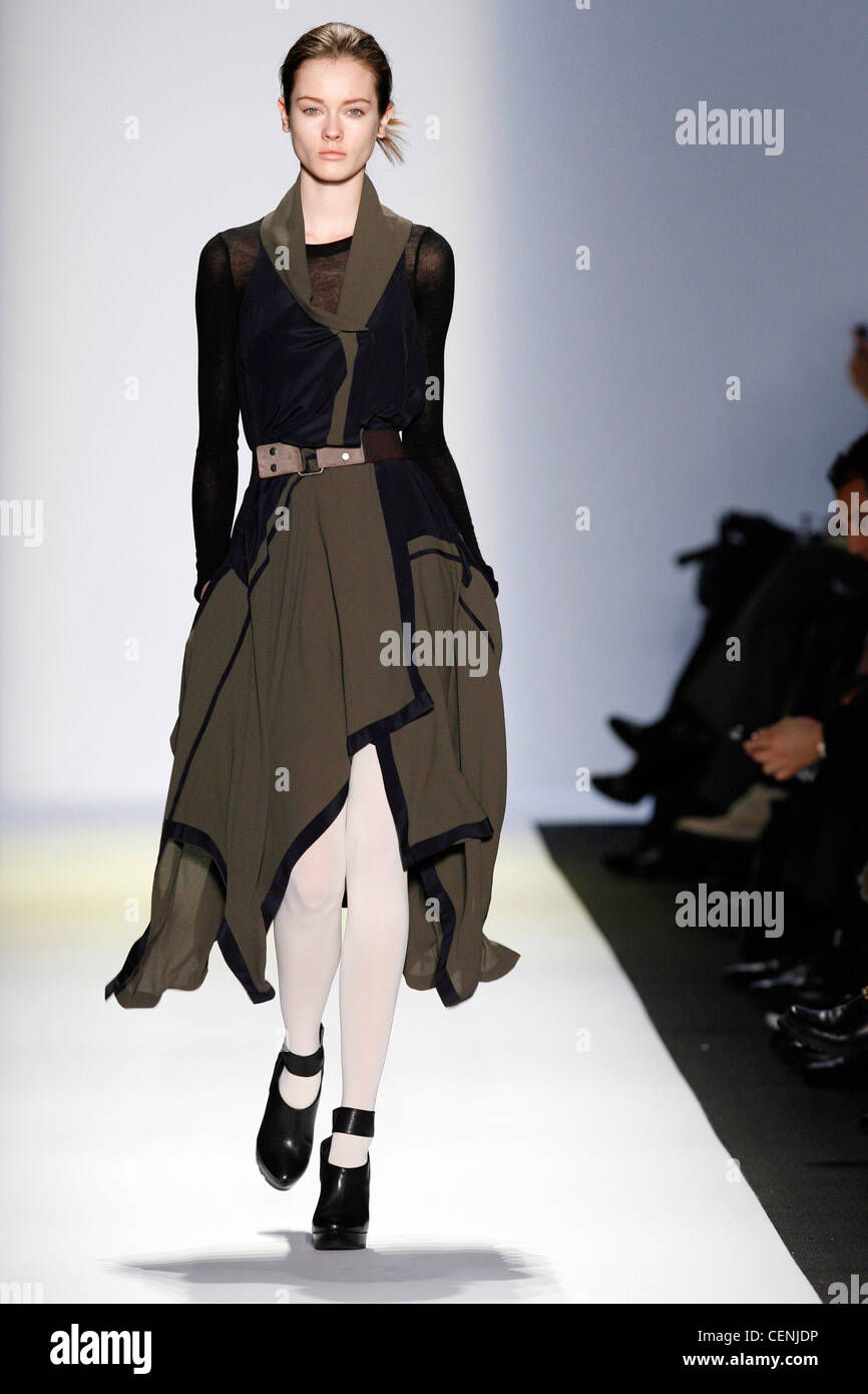 BCBG Max Azria New York Ready to Wear Autumn Winter Black and brown ...