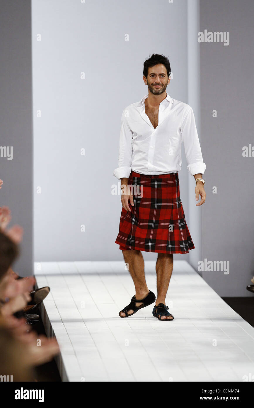 Fashion designer Marc Jacobs after his catwalk show Stock Photo - Alamy