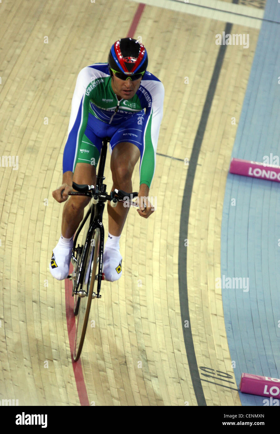 Vladimir TUYCHIEV (UZB) in the Men's Omnium Qualifying Heat 2 at the UCI Track Cycling World Cup Velodrome. Stock Photo