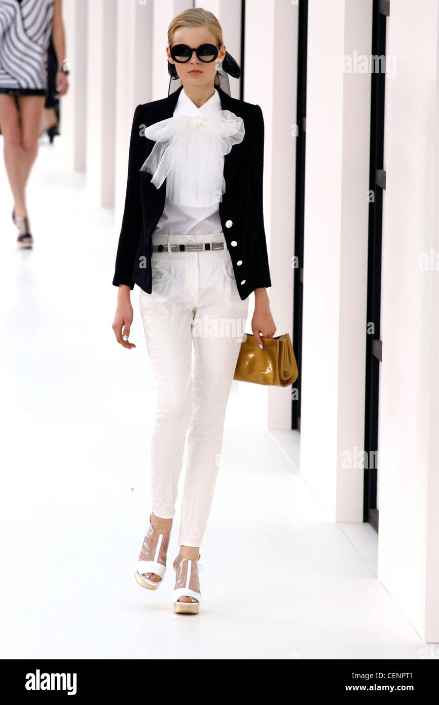 Reviewing Entire Show* Chanel Goes Overboard Again! Chanel Los Angeles  Cruise 2023/24 Fashion Show 