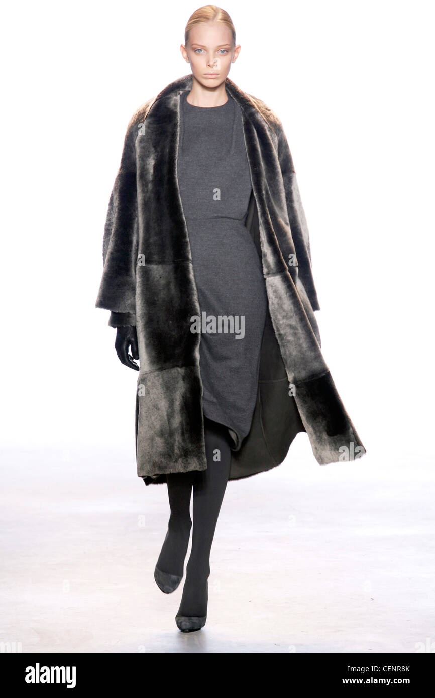 Calvin Klein New York Ready to Wear Autumn Winter Model Tanya Dziahileva  wearing grey jersey dress high round neck, long grey Stock Photo - Alamy