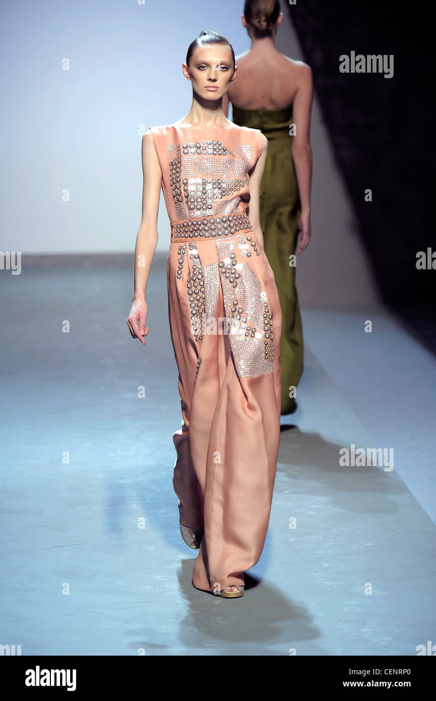 Missoni Milan Ready to Wear Spring Summer Sleeveless peach baggy jumpsuit  with metallic silver print detail at the front Stock Photo - Alamy