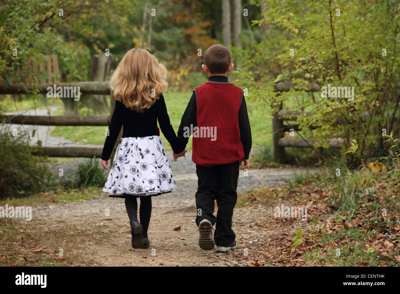 Boy girl holding hands hi-res stock photography and images - Alamy