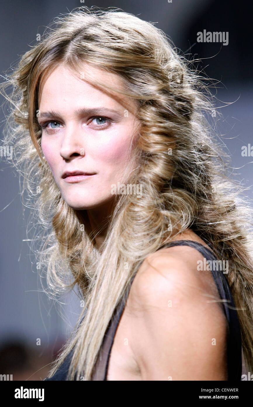 Backstage Milan Spring Summer Prada Model Carmen Kass long stright blonde  hair brown roots, pale pinkmatt lipstick, looking to Stock Photo - Alamy