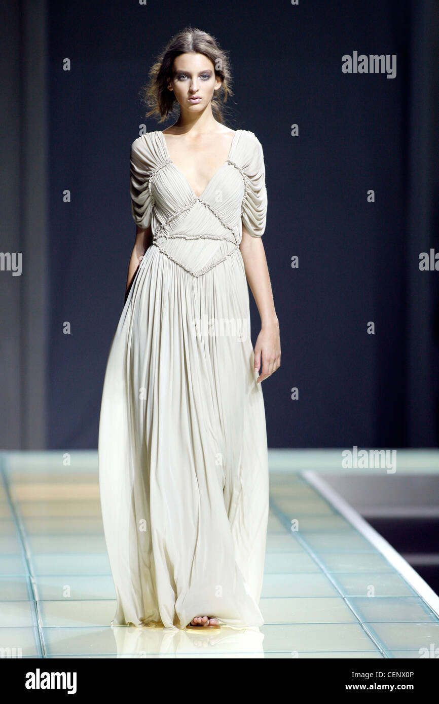 Alberta Ferretti Milan Ready to Wear Spring Plisse white length Goddess gown Stock - Alamy