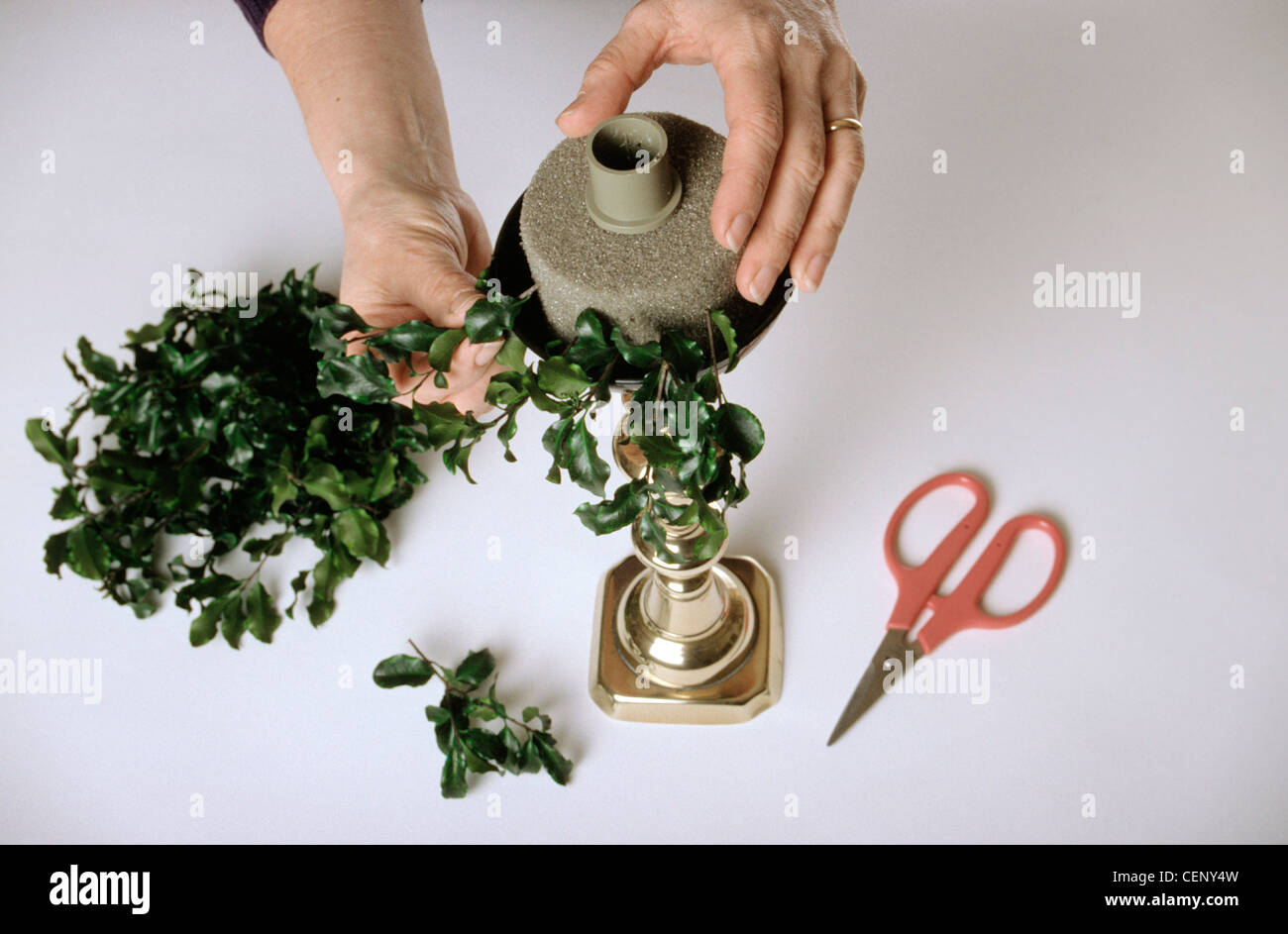 Candle flower ring This beautiful flower arrangement and candlestick
