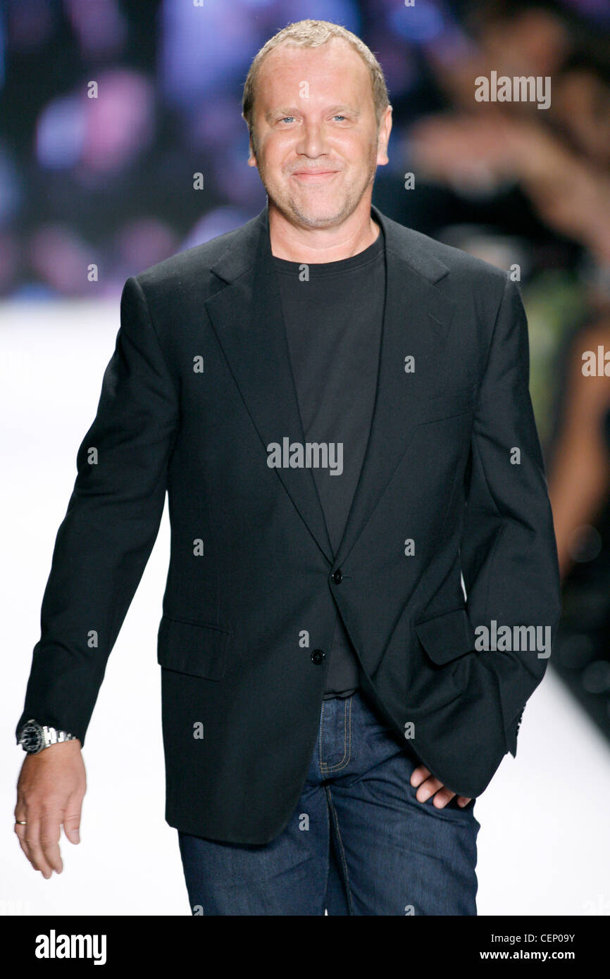 Michael Kors New York Ready to Wear Autumn Winter Fashion designer Michael  Kors on the catwalk at the end of the show Stock Photo - Alamy