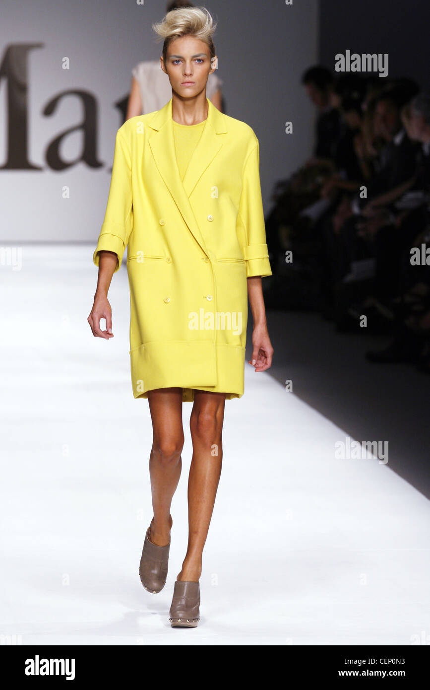 Two piece yellow tailored dress coat 