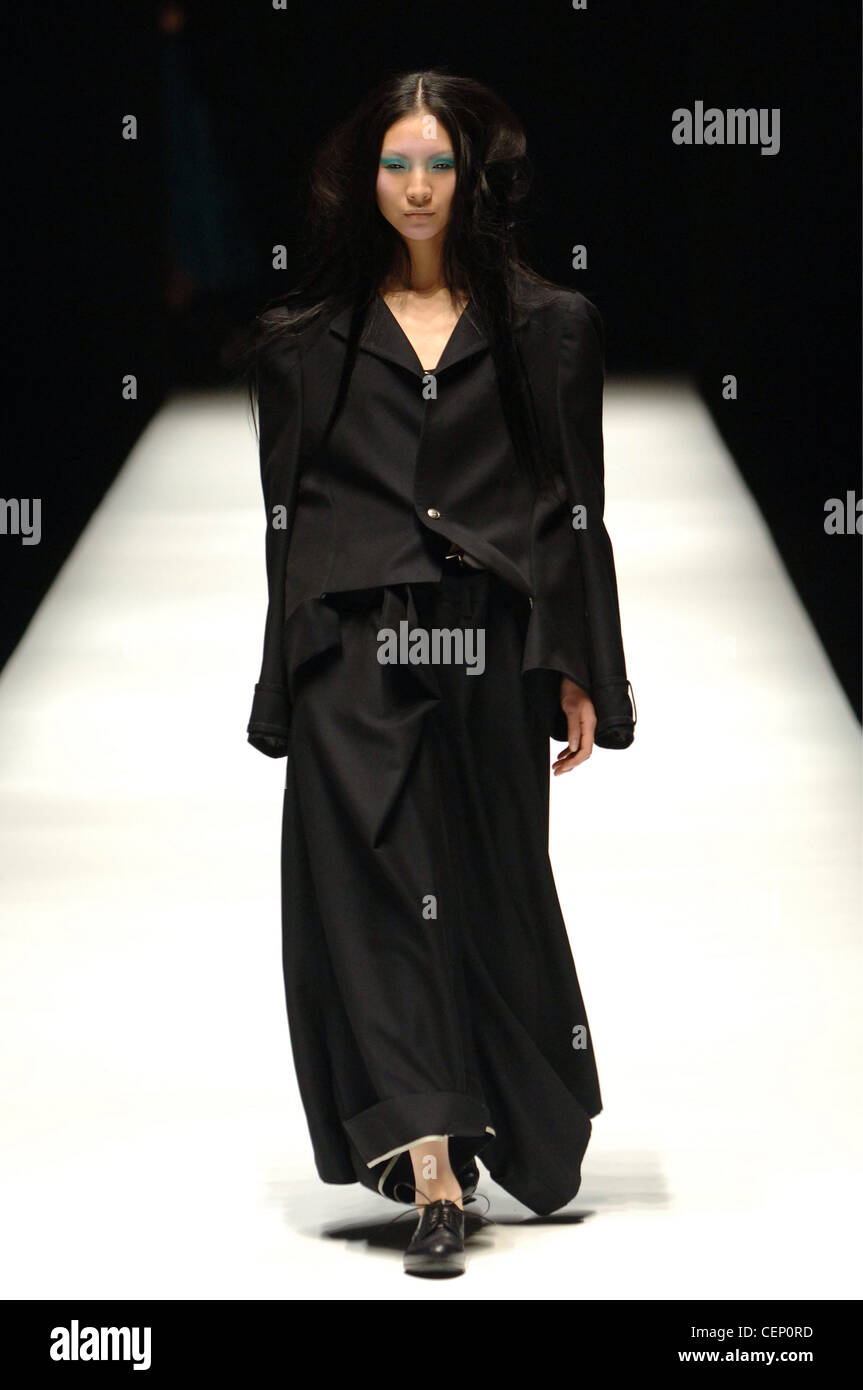 Yohji Yamamoto Ready to Wear Paris A W Asian female model long black ...