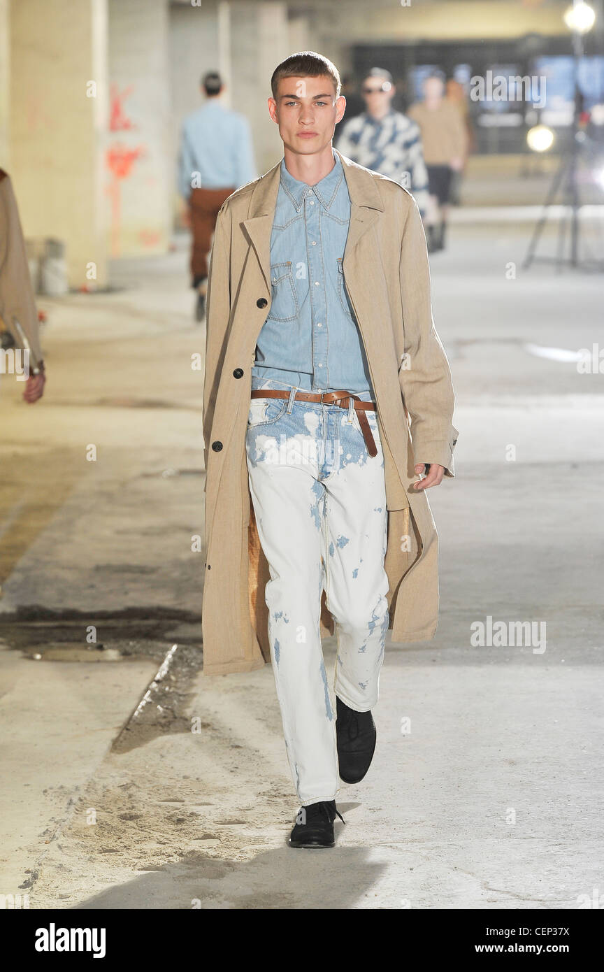 Dries Van Noten Paris Ready to Wear Menswear Spring Summer 2011 Two piece  denim Stock Photo - Alamy