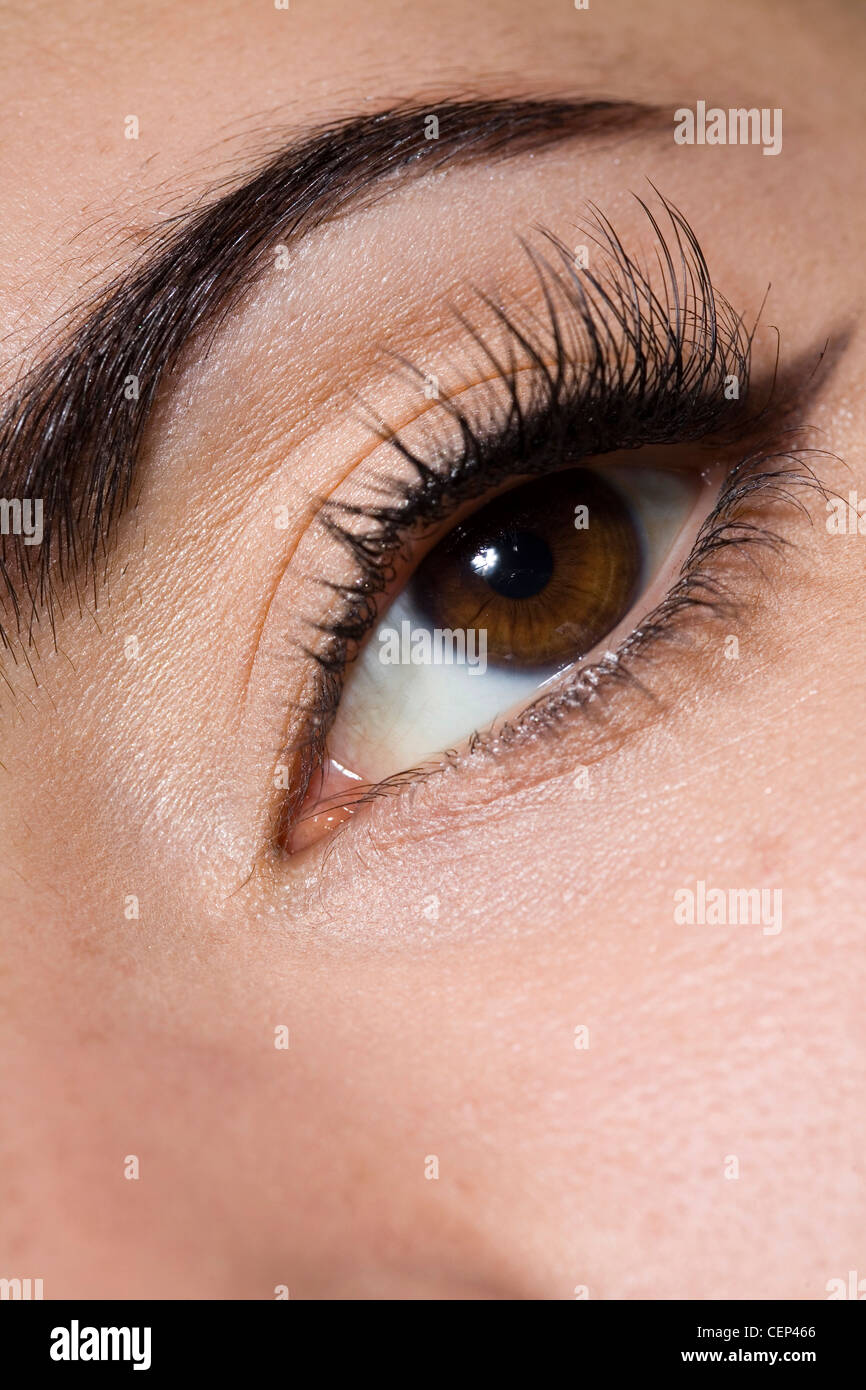 Woman eyeliner flick hi-res stock photography and images - Alamy