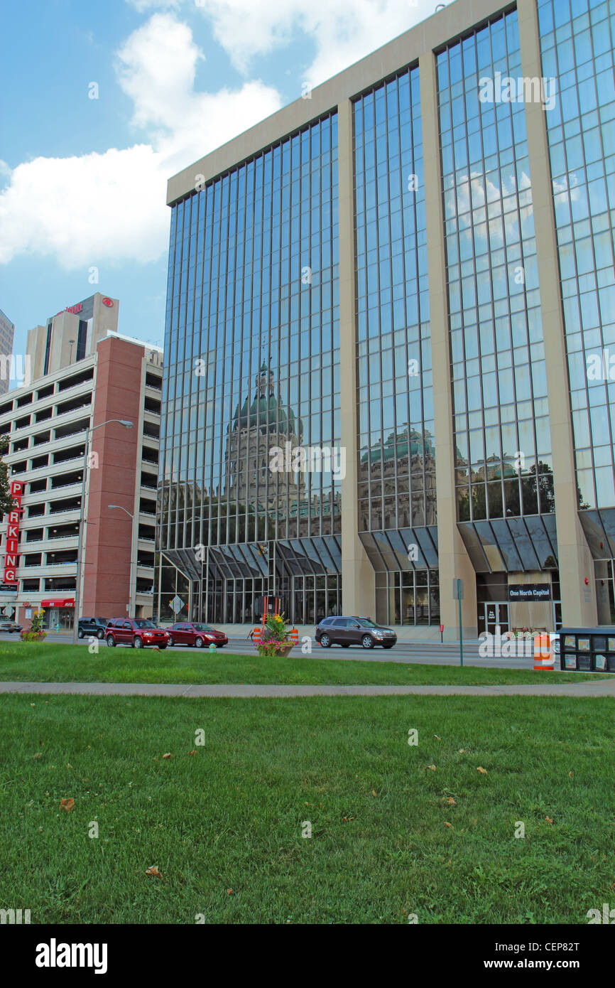 Reflection of the Indiana Statehouse in downtown Indianapolis Stock Photo Alamy