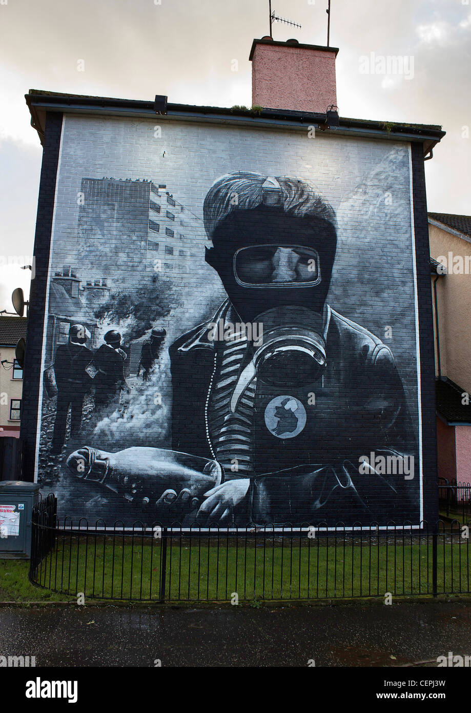 Political mural in the Catholic Bogside area of Derry/Londonderry, Northern Ireland Stock Photo