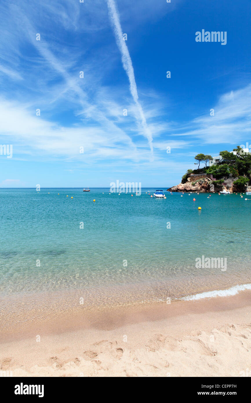 Motorboat on idyllic beach hi-res stock photography and images - Alamy
