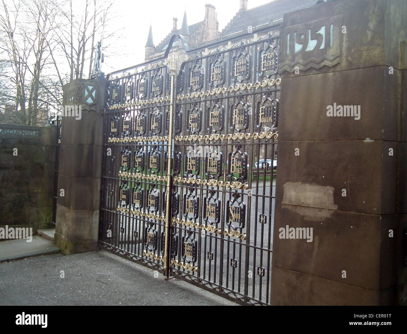 GLASGOW UNIVERSITY GATES, Scotland. Photo Tony Gale Stock Photo