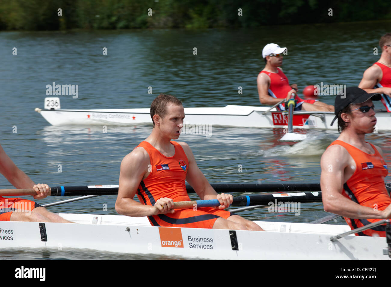 Crew rowing boats hires stock photography and images Alamy