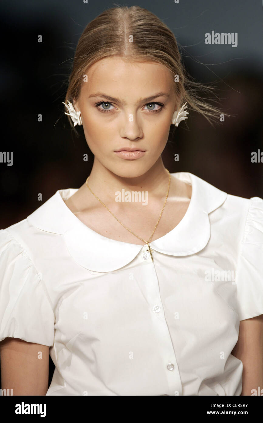 Alice Roi New York Ready to Wear Spring Summer Model blonde hair off ...