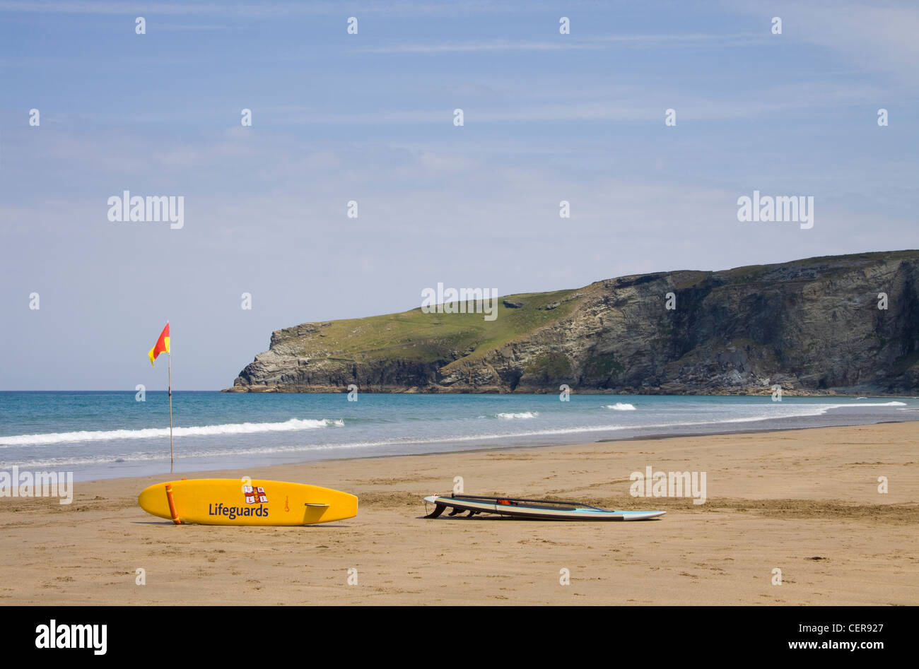 Lifeguards flag and surf boards on Trebarwith Strand beach. Stock Photo