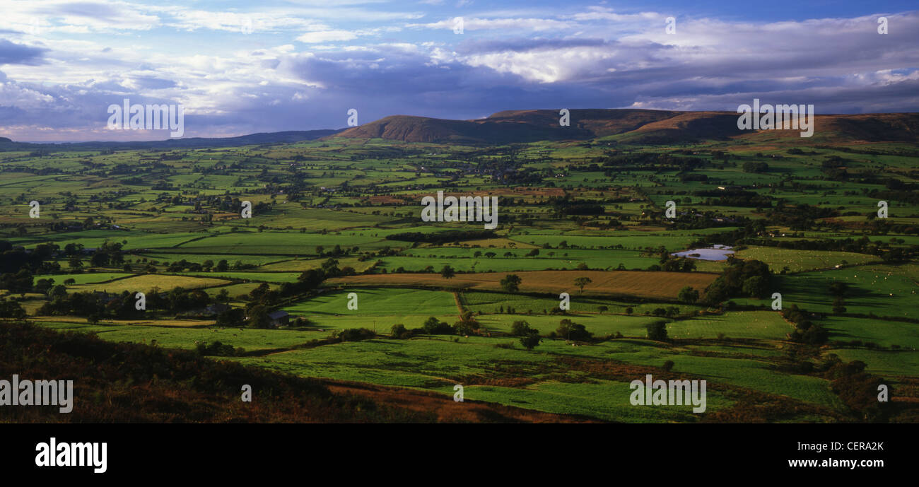 The Vale of Chipping from Longridge Fell with the Forest of Bowland beyond. The Forest of Bowland, also known as the Bowland Fel Stock Photo