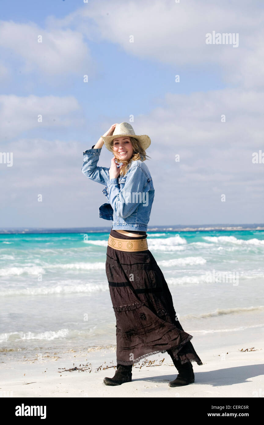 Wearing skirt and straw hat hi res stock photography and images Alamy