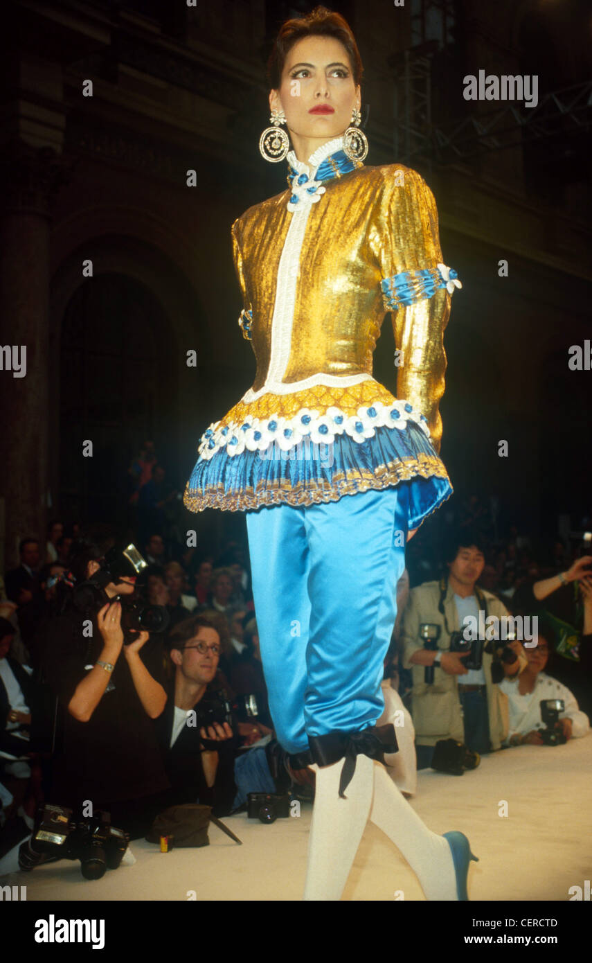 Chanel Paris Spring Summer Model Ines de la Fressange wearing Tudor style  gold doublet frilly white and blue pleats, satin blue Stock Photo - Alamy