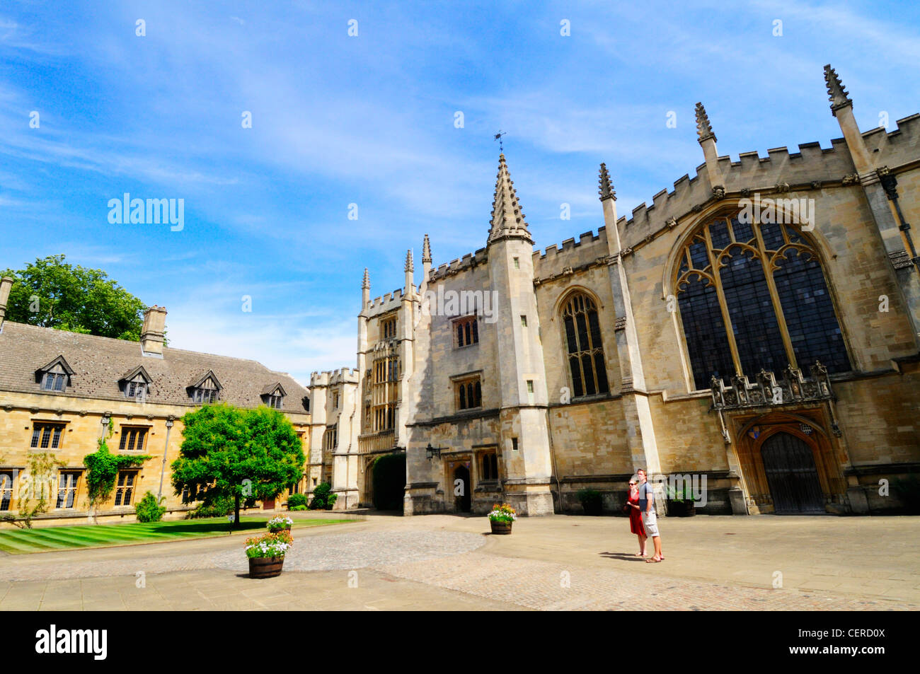 A couple sightseeing in St John's Quad outside the Chapel, Founder's Tower and Presidents Lodgings at Magdalen College, one of t Stock Photo