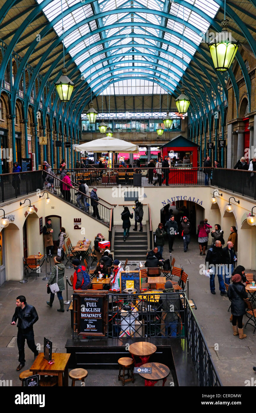 Shops and restaurants in the covered market designed in 1632 by Inigo Jones in the centre of Covent Garden. Stock Photo