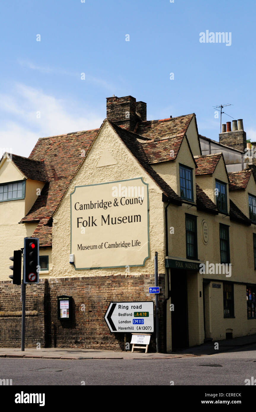 Cambridge & County Folk Museum, housed in a 17th-century timber-framed building, which was formerly the White Horse Inn for 300 Stock Photo