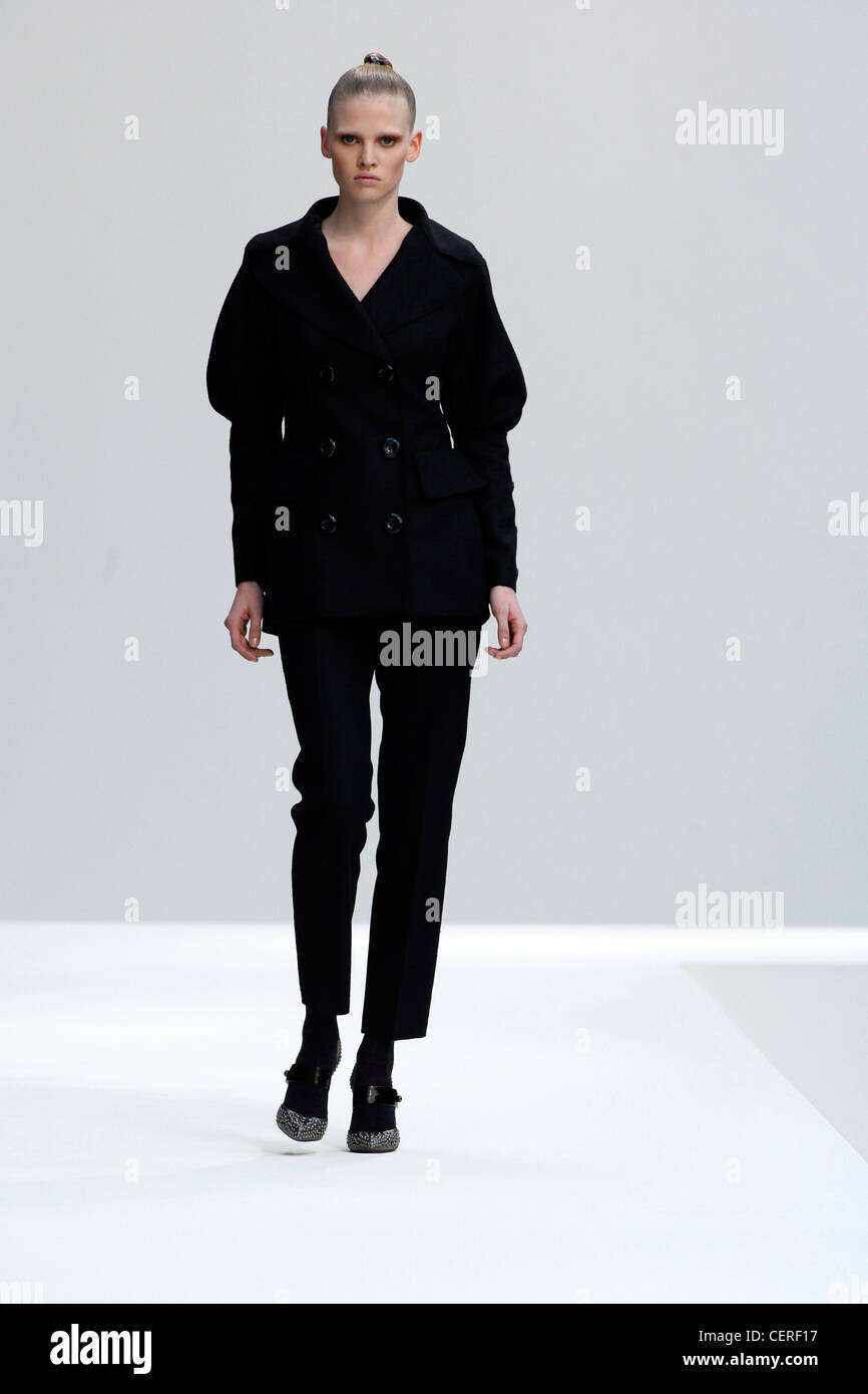 Alberta Ferretti Milan Fashion Week Autumn Winter Model Lara Stone wearing black double breasted pea coat puff sleeves, black Stock Photo