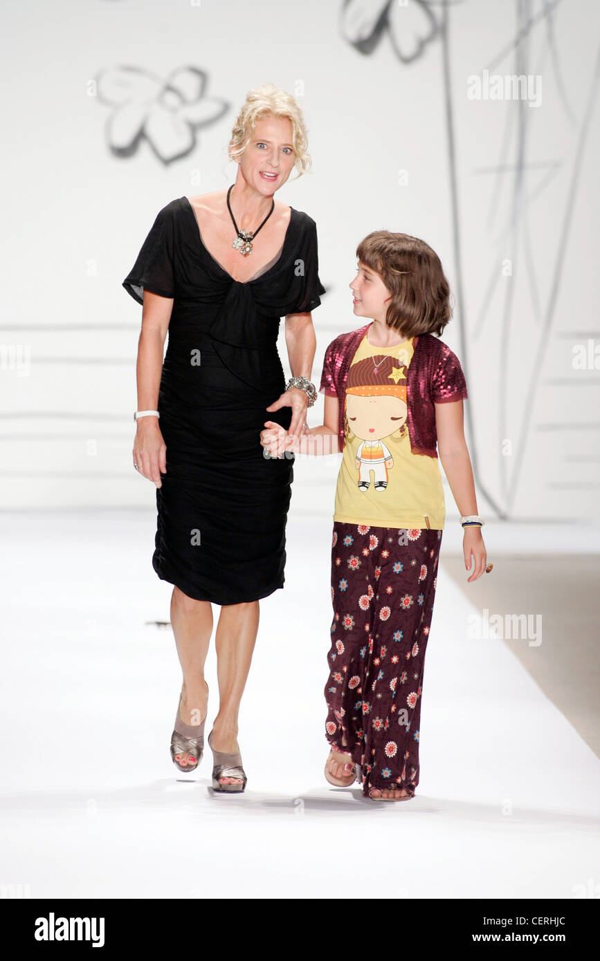 Nanette Lepore New York Ready to Wear Spring Summer American designer Nanette  Lepore and daughter Violet, after her show Stock Photo - Alamy