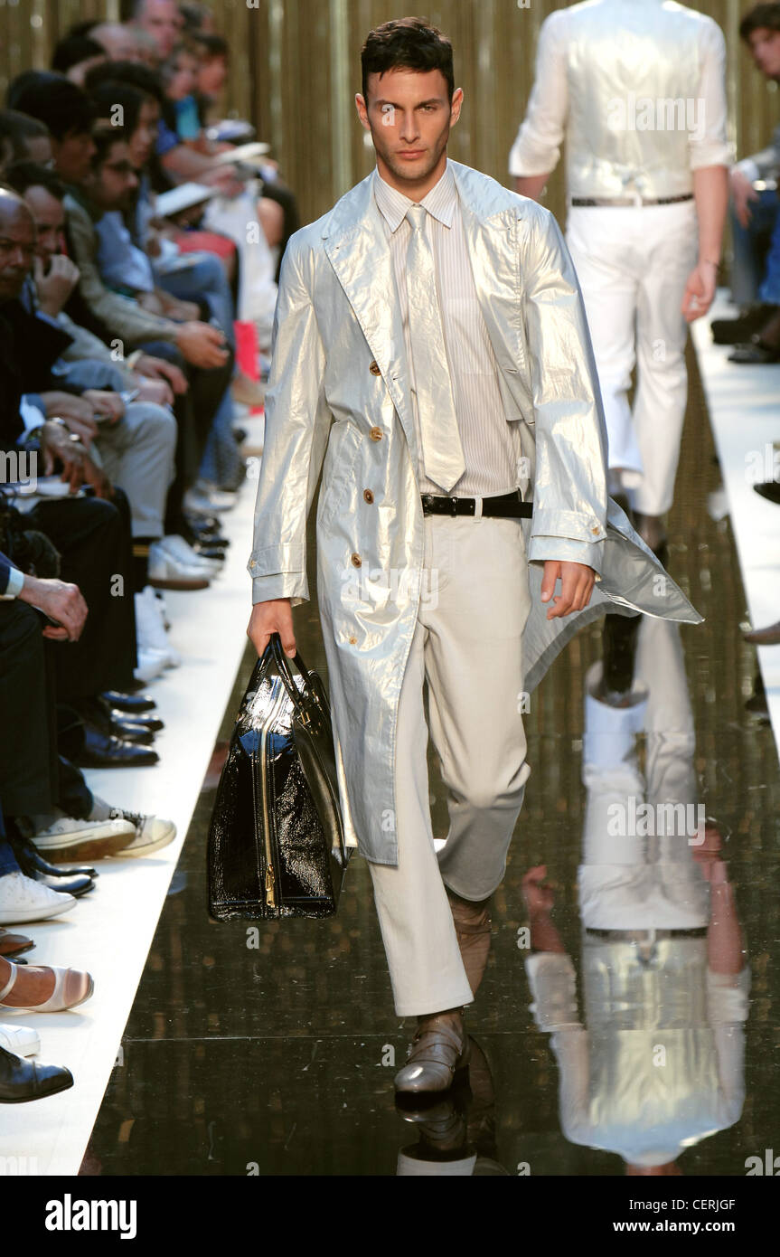 Louis Vuitton Paris Menswear Spring Summer Model white shirt and tie white  short trousers and black belt silver shoes and Stock Photo - Alamy