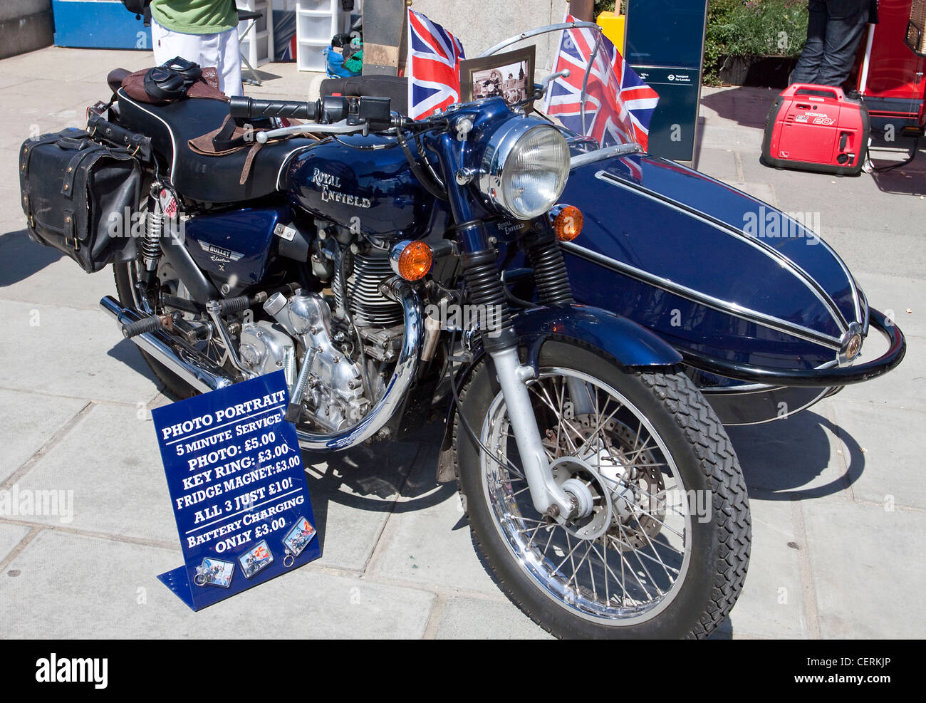 Royal enfield classic 500 best sale with sidecar