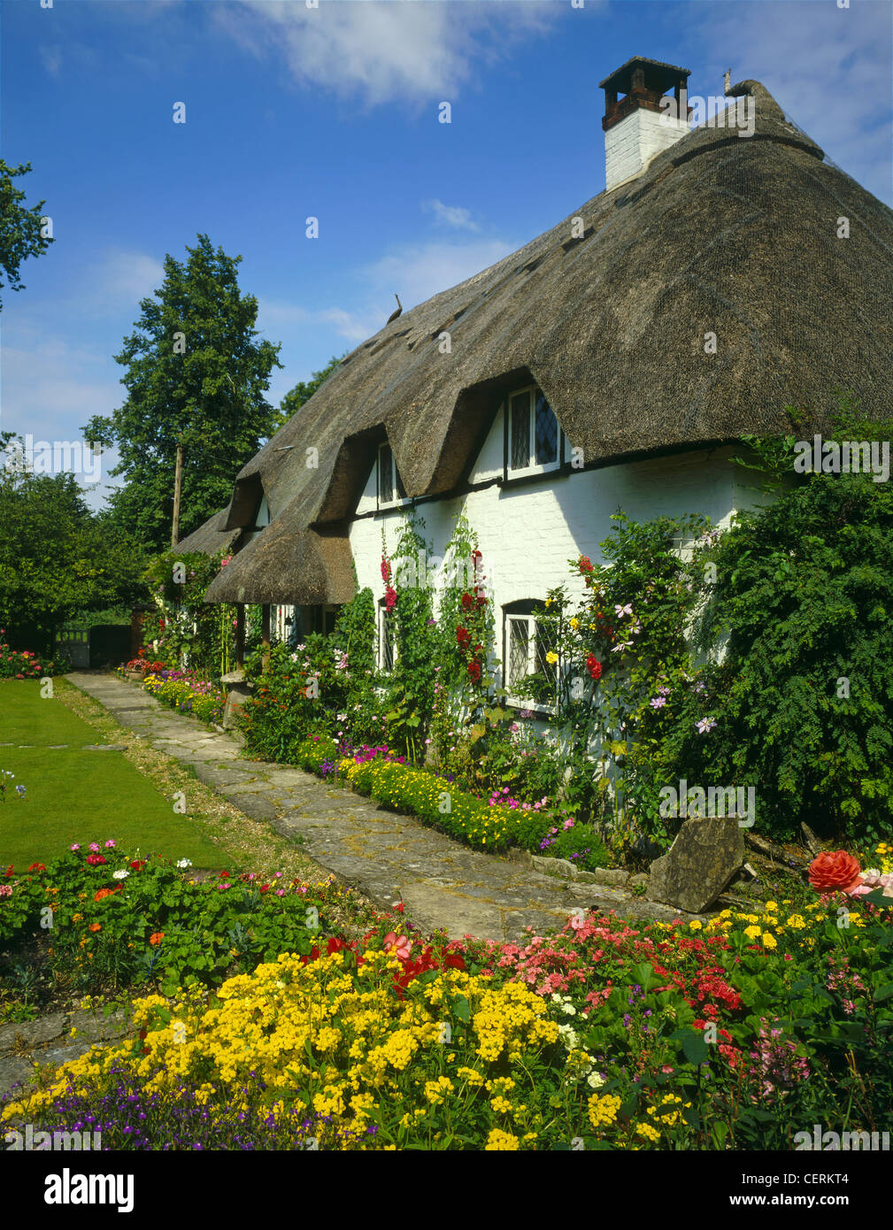 Thatched eaves cottage in the village of Fulling Stock Photo Alamy