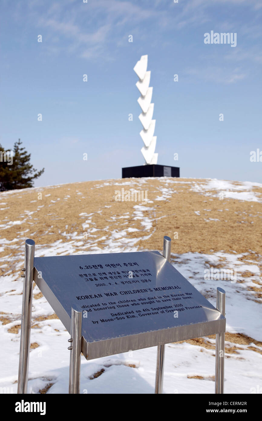 Korean War children's memorial at the DMZ, De-militarised Zone on the South North Korean border at Imjingak, South Korea Stock Photo