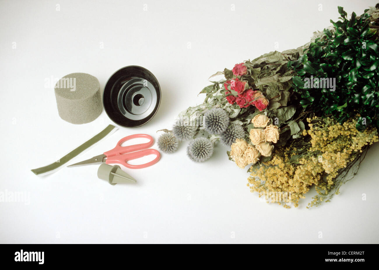 Candle flower ring This beautiful flower arrangement and candlestick