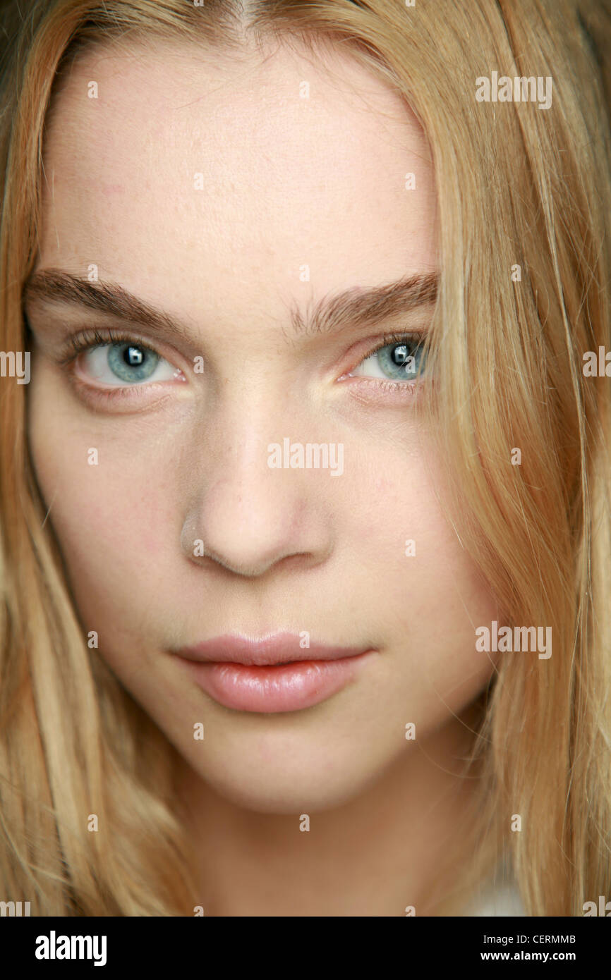 Balmain Paris Backstage Spring Summer Model With Dark Blonde Hair