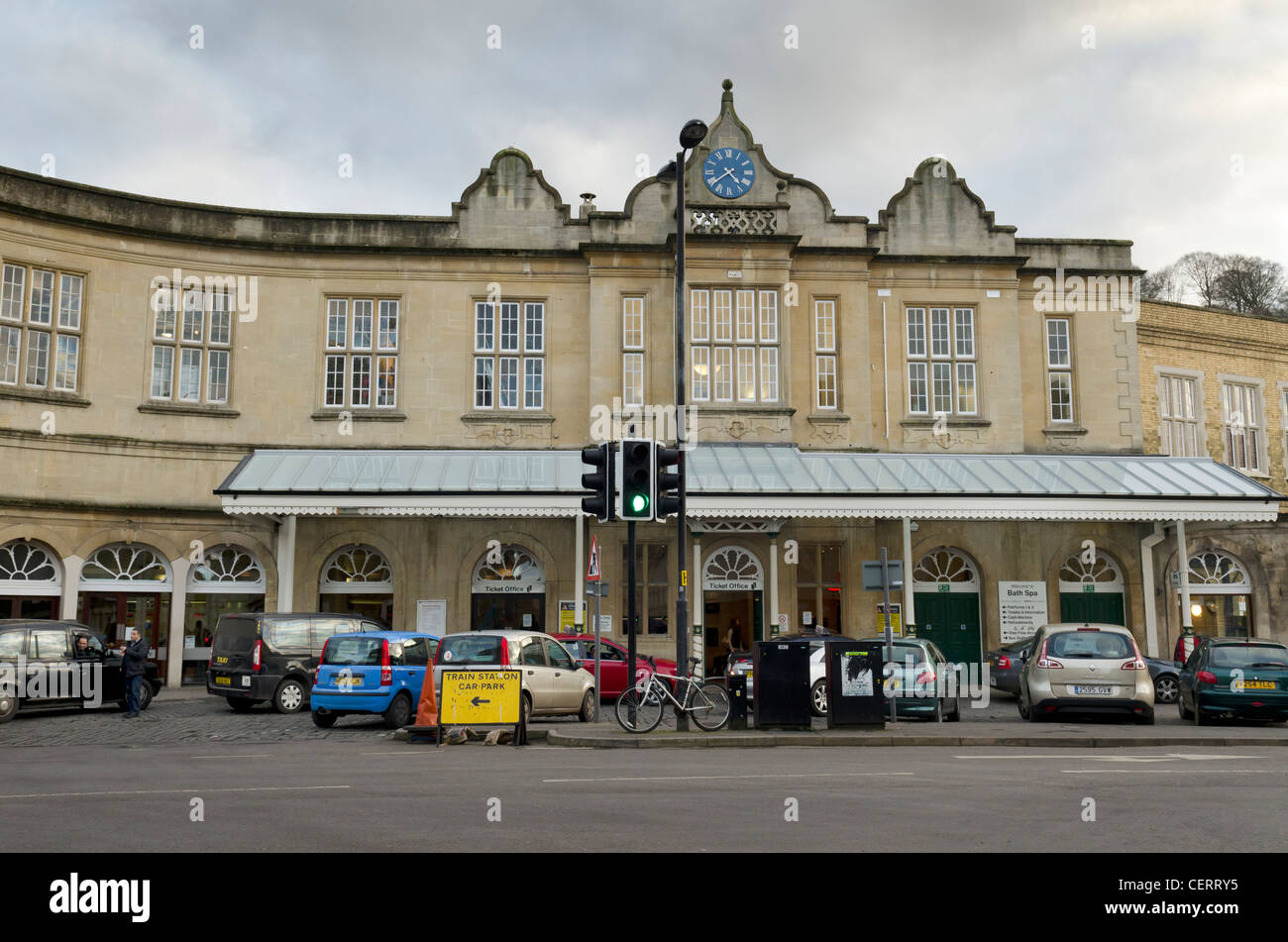 Cars parked outside Bath Spa main line railway station Stock Photo - Alamy