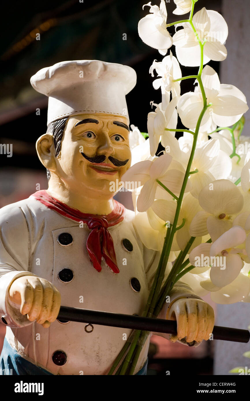 Italian Chef Statue With Flowers CERW4G 