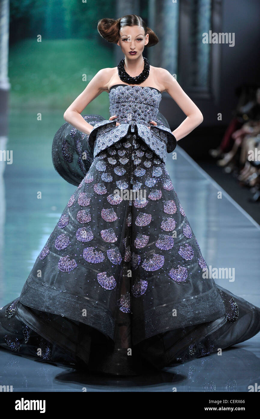 Christian Dior Paris Haute Couture Autumn Winter Model wearing a flolength  charcoal strapless evening dress a sculpted skirt Stock Photo - Alamy