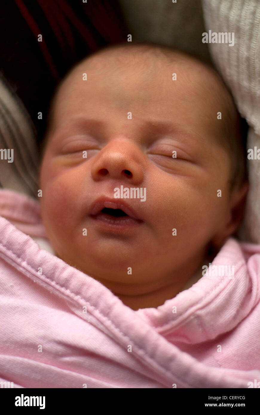 newborn sleeps with mouth open