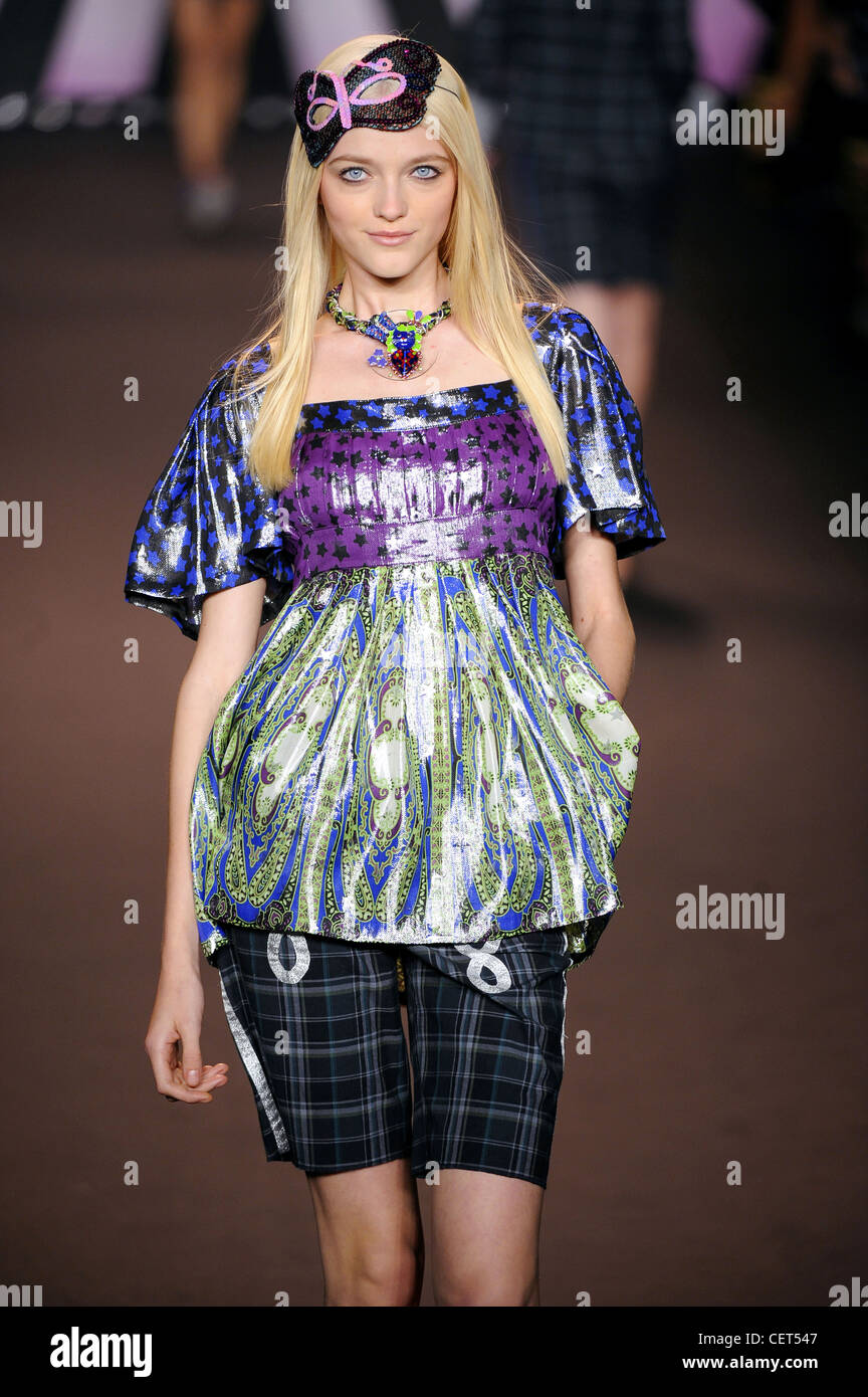 Anna Sui New York Ready to Wear Spring Summer Russian model, Vlada Roslyakova, wearing a shiny blue and purple paisley print Stock Photo