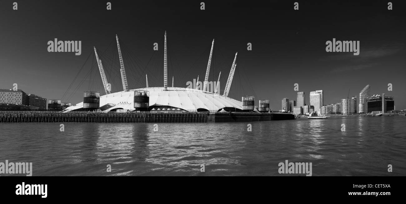 Black and white of millenium dome hi-res stock photography and images ...