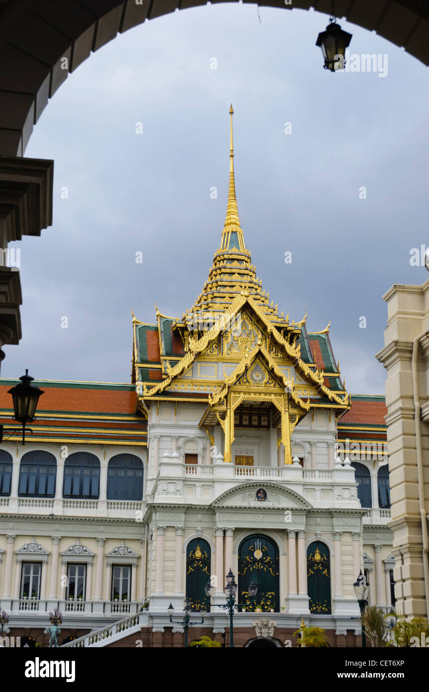 Entrance and Golden Roof of the Phra Thinang Chakri Maha Prasat Throne