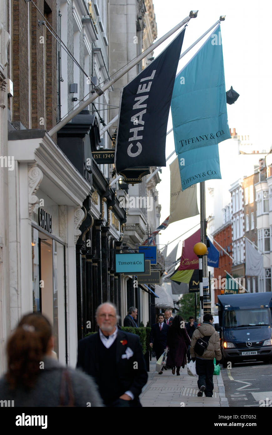 Shopping in Old Bond Street. Bond Street takes its name from Sir Thomas Bond who purchased a Piccadilly mansion called Clarendon Stock Photo