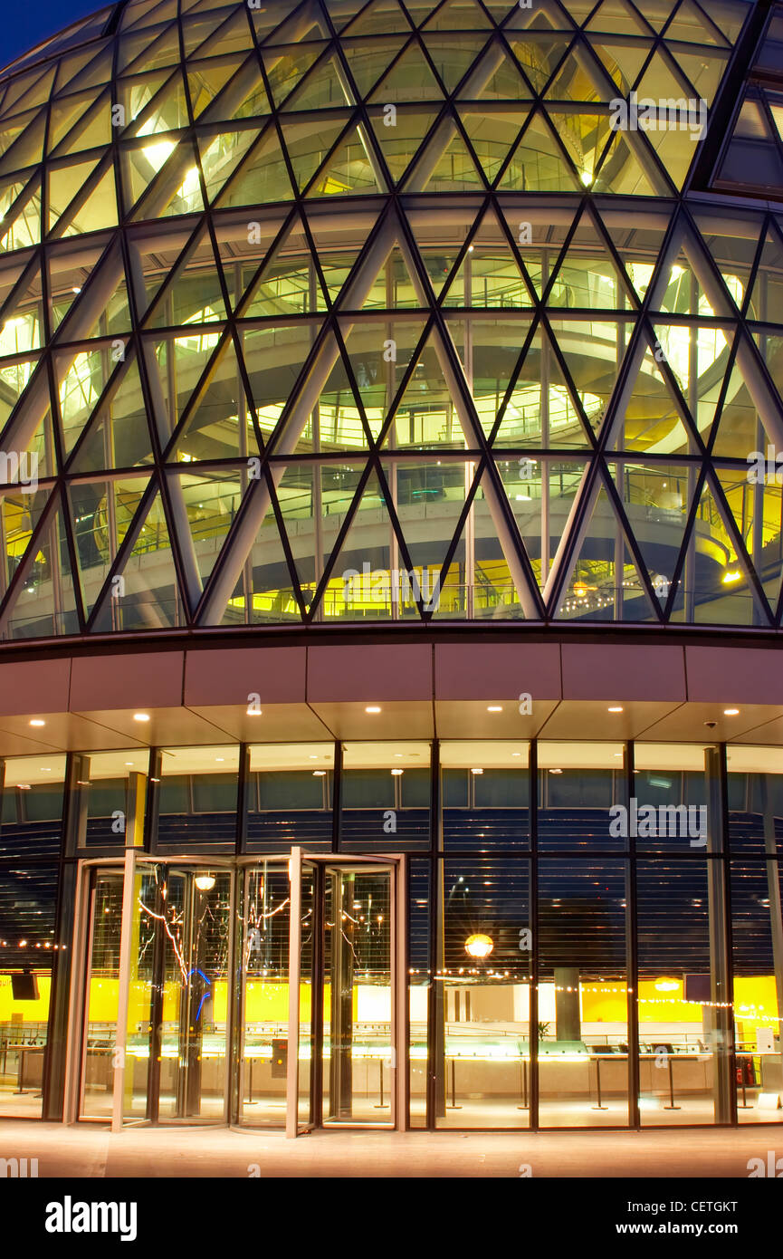 City Hall at night. This building is home to the Mayor of London, the London Assembly and the GLA, who in July 2002 became tenan Stock Photo