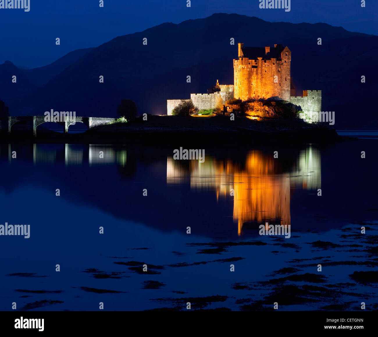 Eilean Donan Castle at night. Although the island of Eilean Donan has been a fortified site for at least 800 years, the castle w Stock Photo