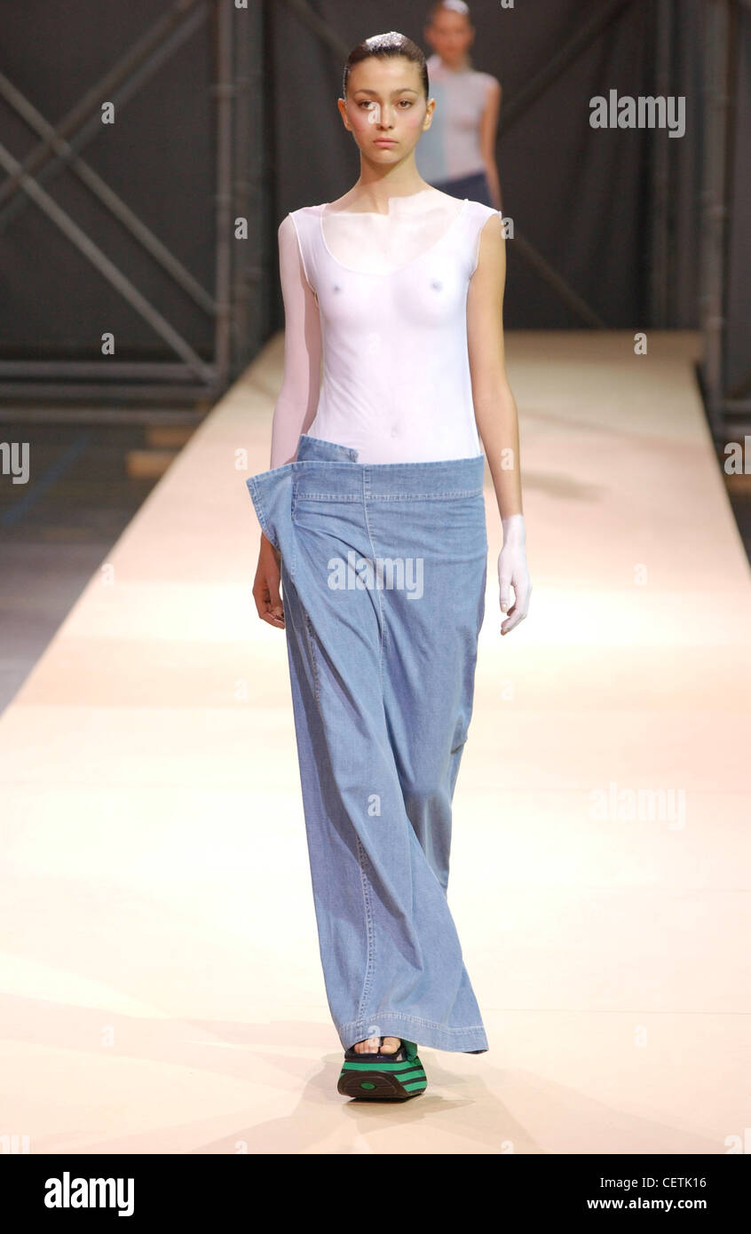 Yohji Yamamoto Haute Couture Paris autumn winter fashion show Model Stock  Photo - Alamy