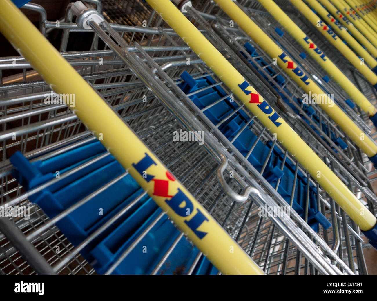 Lidl shopping trolley hires stock photography and images Alamy